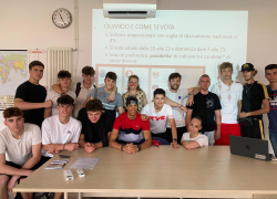 Educazione alla cittadinanza con Camilla Mariotto che entra in classe nella scuola ENGIM di Verona